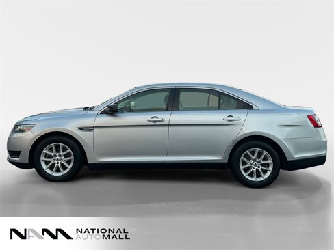 Used 2015 Ford Taurus SE image 2