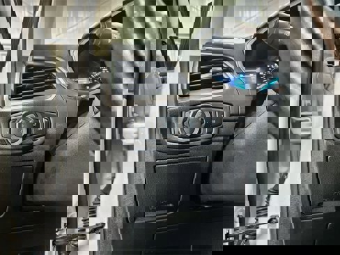 Used 2024 Ford Edge SEL image 13
