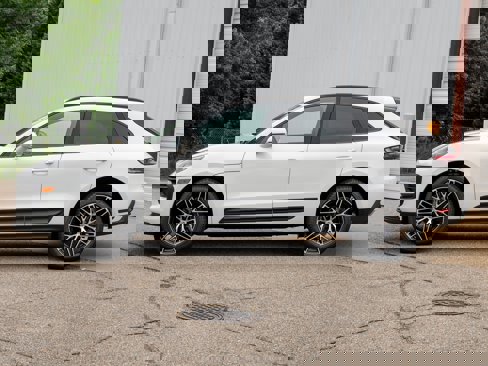 New 2026 Porsche Macan image 2