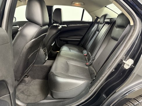 Used 2018 Chrysler 300 Limited image 12