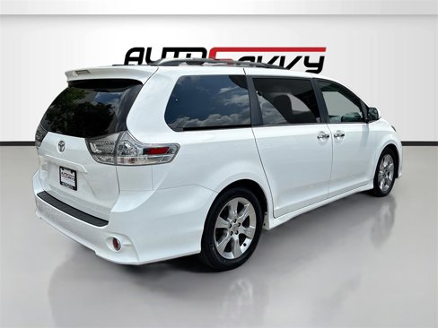 Used 2017 Toyota Sienna SE image 7