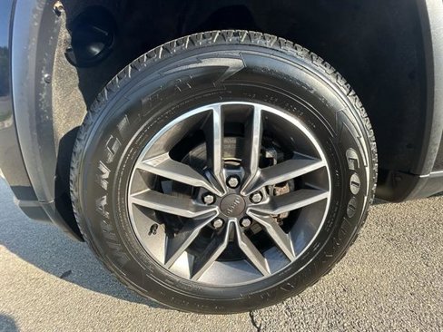 Used 2019 Jeep Grand Cherokee Limited image 34