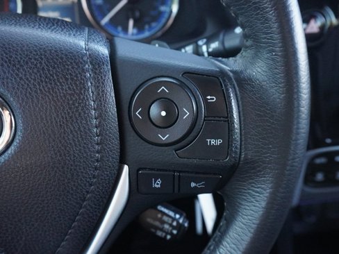 Used 2018 Toyota Corolla L image 38