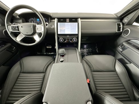 Certified 2025 Land Rover Discovery Dynamic SE image 21