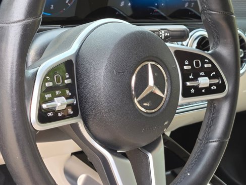 Used 2021 Mercedes-Benz GLB 250 w/ Premium Package image 26
