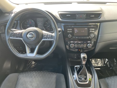 Used 2017 Nissan Rogue SV image 10