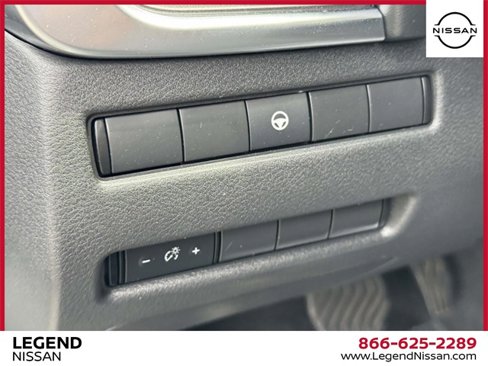 Used 2023 Nissan Rogue SV image 17