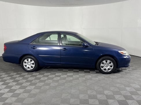 Used 2004 Toyota Camry LE image 2