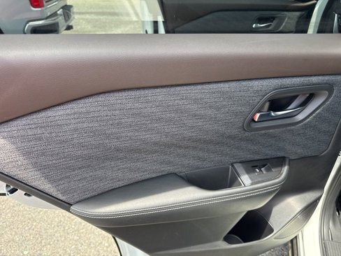 Used 2021 Nissan Rogue SV image 27