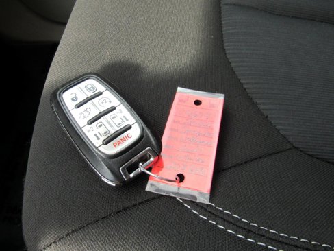 Used 2022 Chrysler Voyager LX image 36