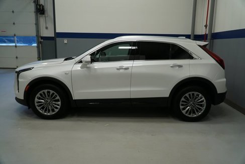 New 2025 Cadillac XT4 Premium Luxury image 2