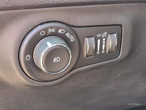 Certified 2018 Jeep Compass Latitude w/ Popular Equipment Group image 12