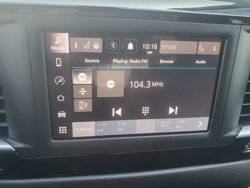 Used 2022 Chrysler Voyager LX image 18