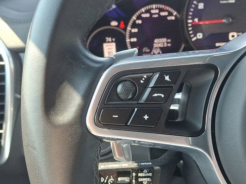 Certified 2023 Porsche Cayenne Platinum Edition image 23