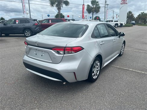 Used 2021 Toyota Corolla LE image 3