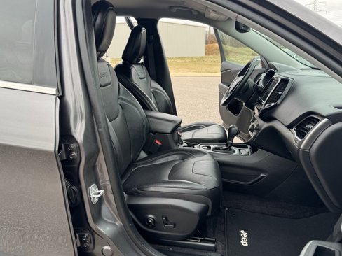 Used 2019 Jeep Cherokee Limited image 41