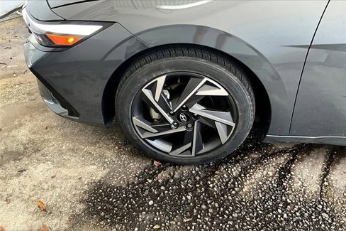 Used 2024 Hyundai Elantra Limited image 13