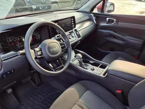 Used 2023 Kia Sorento LX image 8