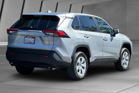 Certified 2022 Toyota RAV4 LE image 4