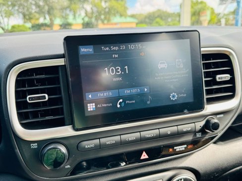 Used 2021 Hyundai Venue SE image 16
