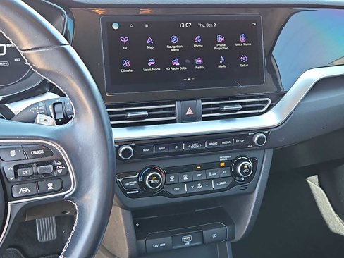 Used 2022 Kia Niro EX image 27