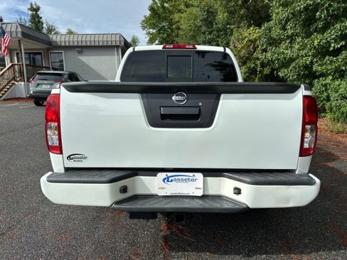 Used 2018 Nissan Frontier SV image 4