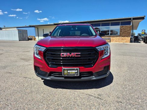 Used 2024 GMC Terrain SLE w/ Driver Convenience Package image 9