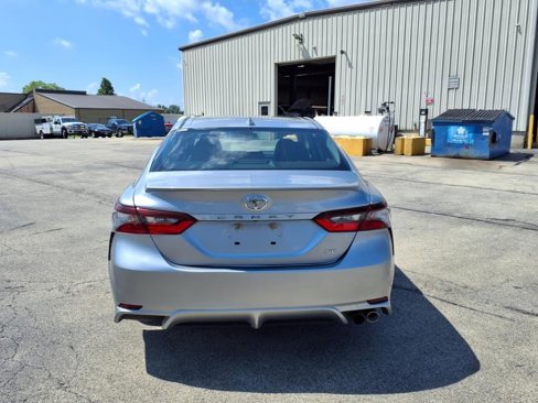 Used 2023 Toyota Camry SE image 4