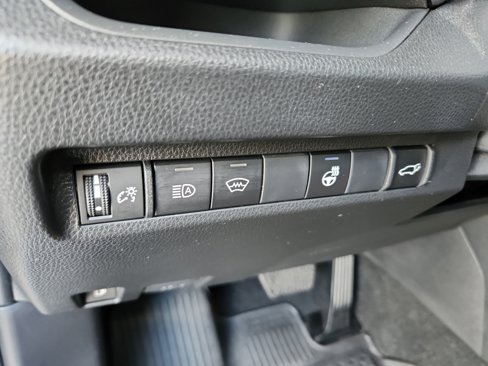 Used 2025 Toyota RAV4 XLE image 31