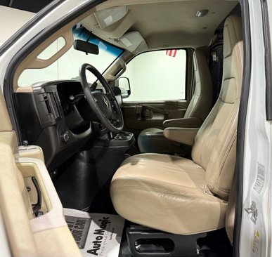 Used 2018 Chevrolet Express 3500 image 11