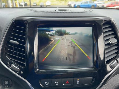 Used 2019 Jeep Cherokee Limited w/ Luxury Group image 24