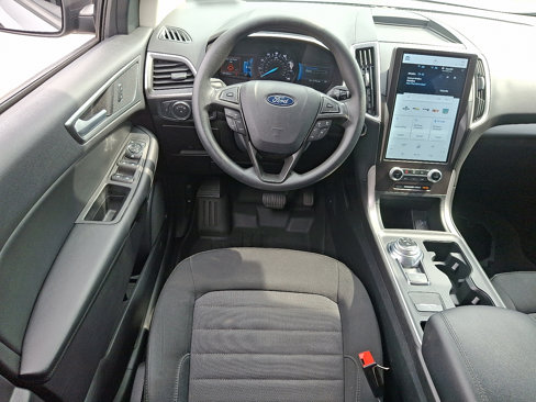 Used 2021 Ford Edge SE image 13