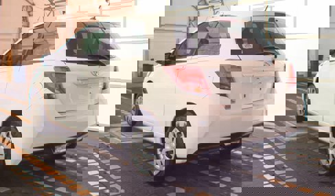 Used 2015 Toyota Yaris L image 5