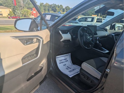 Used 2021 Toyota RAV4 XLE image 13
