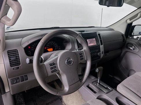 Used 2015 Nissan Frontier SV image 9