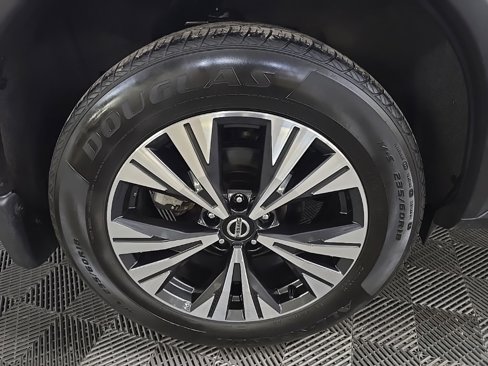 Used 2021 Nissan Rogue SV w/ Premium Package image 14