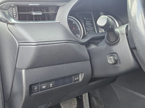Used 2021 Toyota Venza LE w/ Carpet Mat Package (TMS) image 18