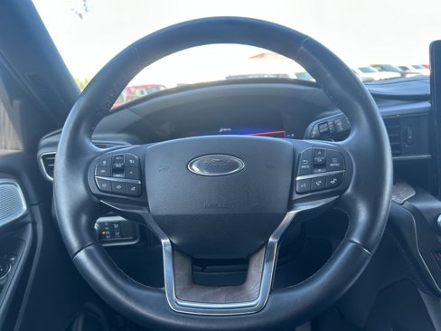 Used 2020 Ford Explorer Platinum w/ Premium Technology Package image 14