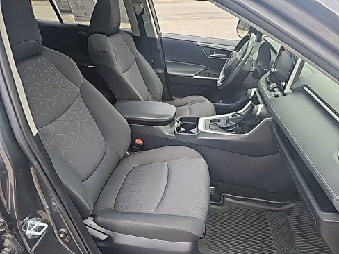 Used 2020 Toyota RAV4 XLE image 13