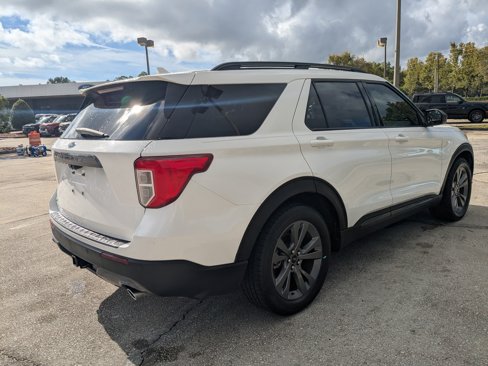 Used 2021 Ford Explorer XLT w/ Equipment Group 202A image 4