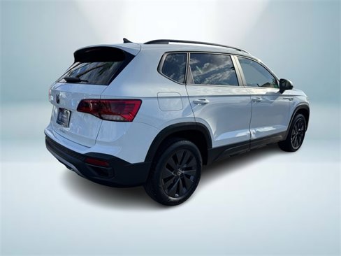 Certified 2022 Volkswagen Taos S image 5