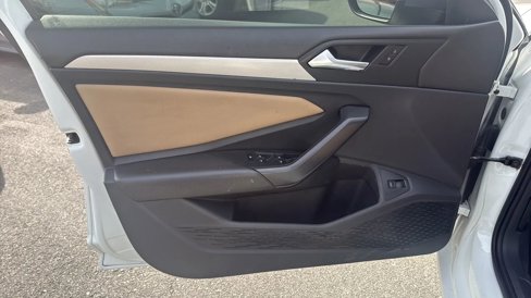 Used 2019 Volkswagen Jetta SE w/ Cold Weather Package image 11