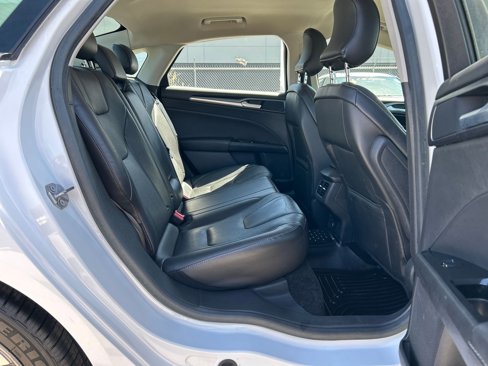 Used 2016 Ford Fusion Titanium image 18