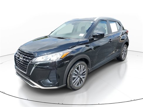 Used 2024 Nissan Kicks SV image 3