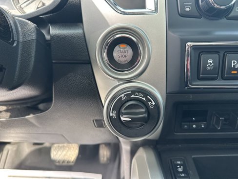 Used 2020 Nissan Titan SL w/ Moonroof Package image 29