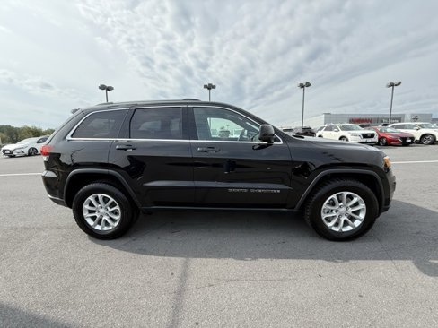 Used 2021 Jeep Grand Cherokee Laredo image 4