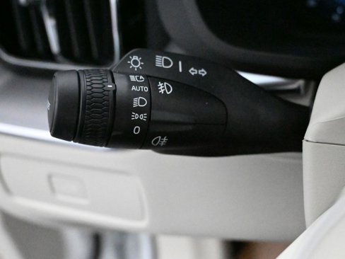 New 2025 Volvo XC60 B5 Core image 16