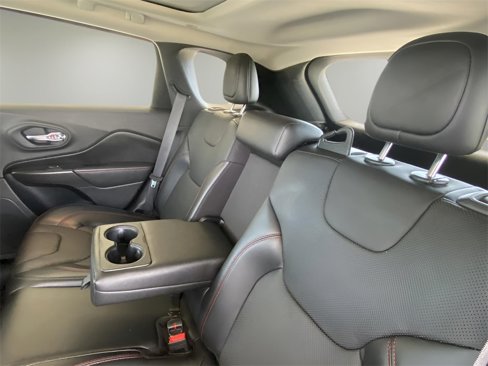 Used 2020 Jeep Cherokee Trailhawk image 22