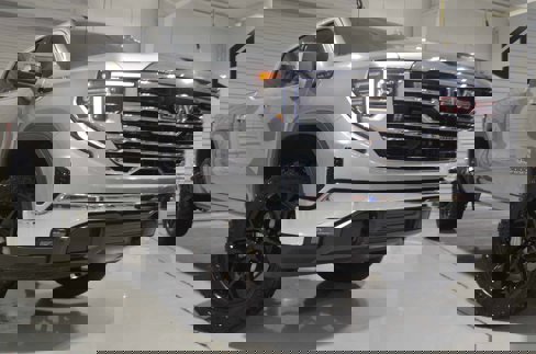 Used 2025 GMC Sierra 1500 SLT image 3