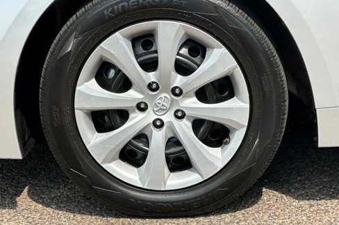 Used 2021 Toyota Corolla LE image 24